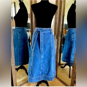 Blue Jean Denim skirt by Jaeger Size 8 with belt. Versatile modern denim.